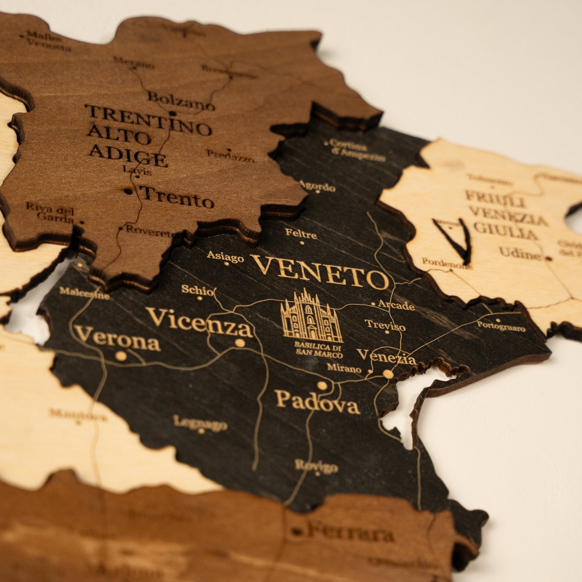 Wooden map of Italy with Veneto region highlighted